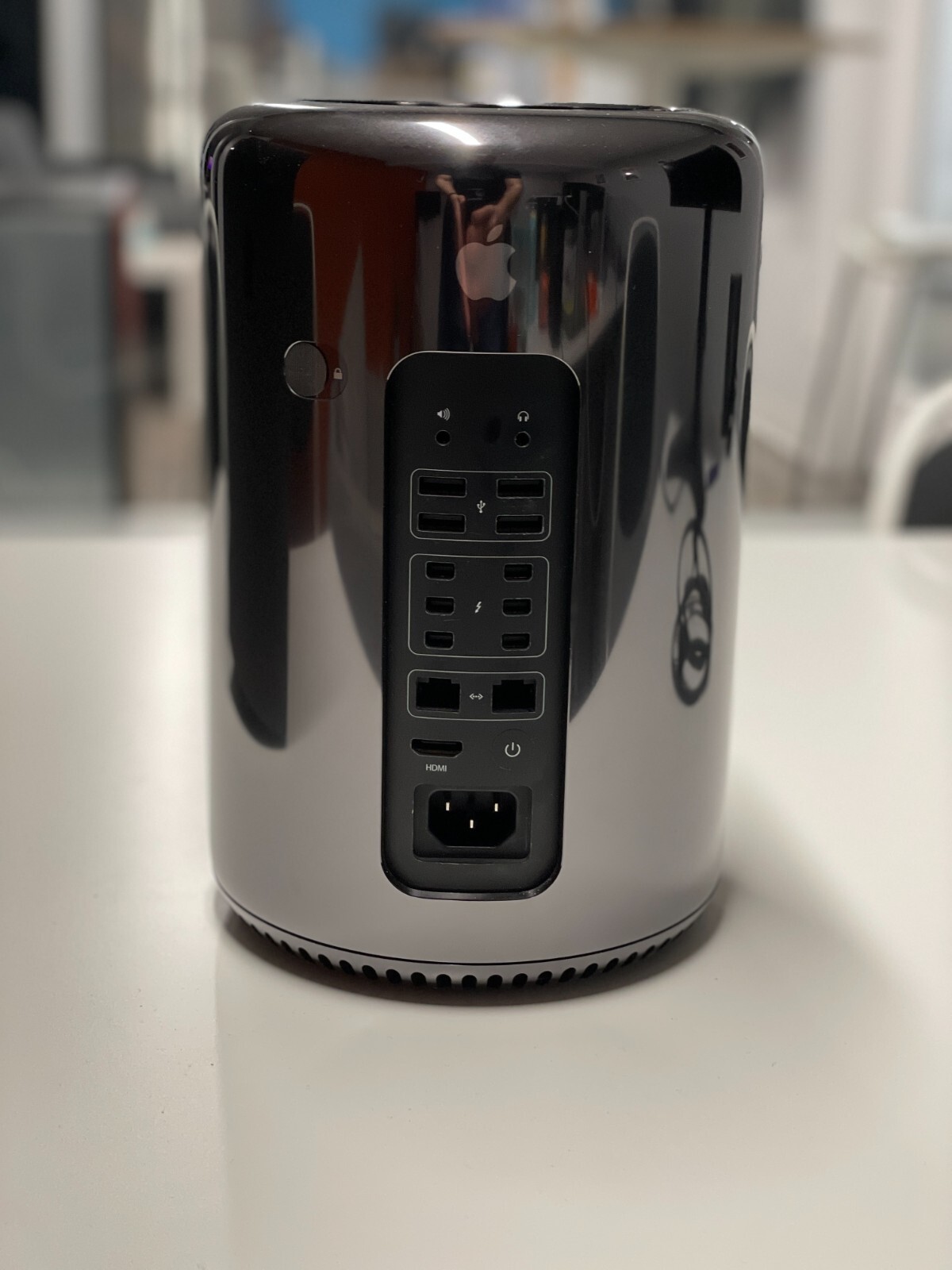 Mac Pro (Late 2013) 6core | www.jarussi.com.br