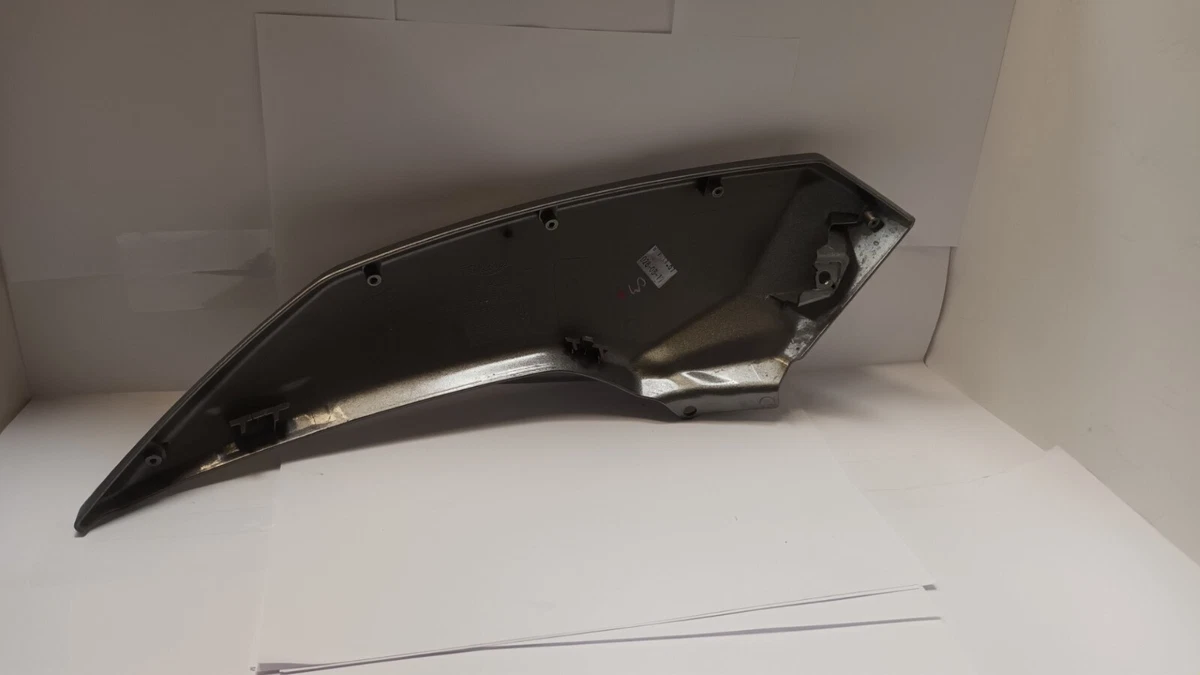 TRIUMPH TIGER 800 XCX Right Upper Fuel Tank Radiator Cowl 