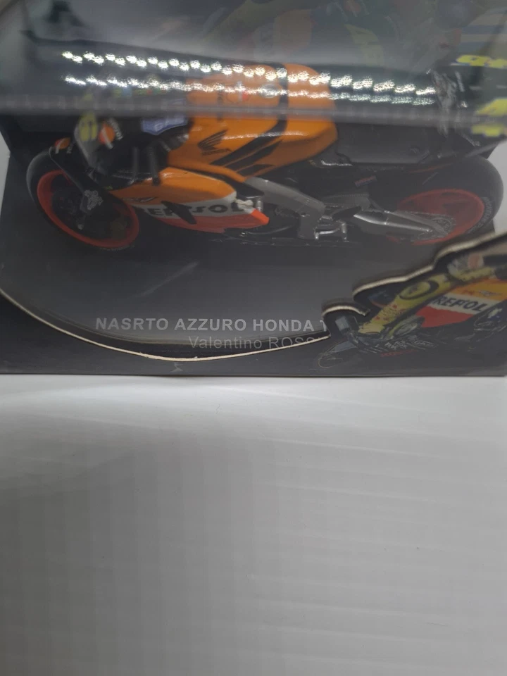 Motocicleta Nastro Azzuro Honda, 2001 Moto GP, V Rossi, 1/24 diecast modelos IXO. Foto 2 de 4