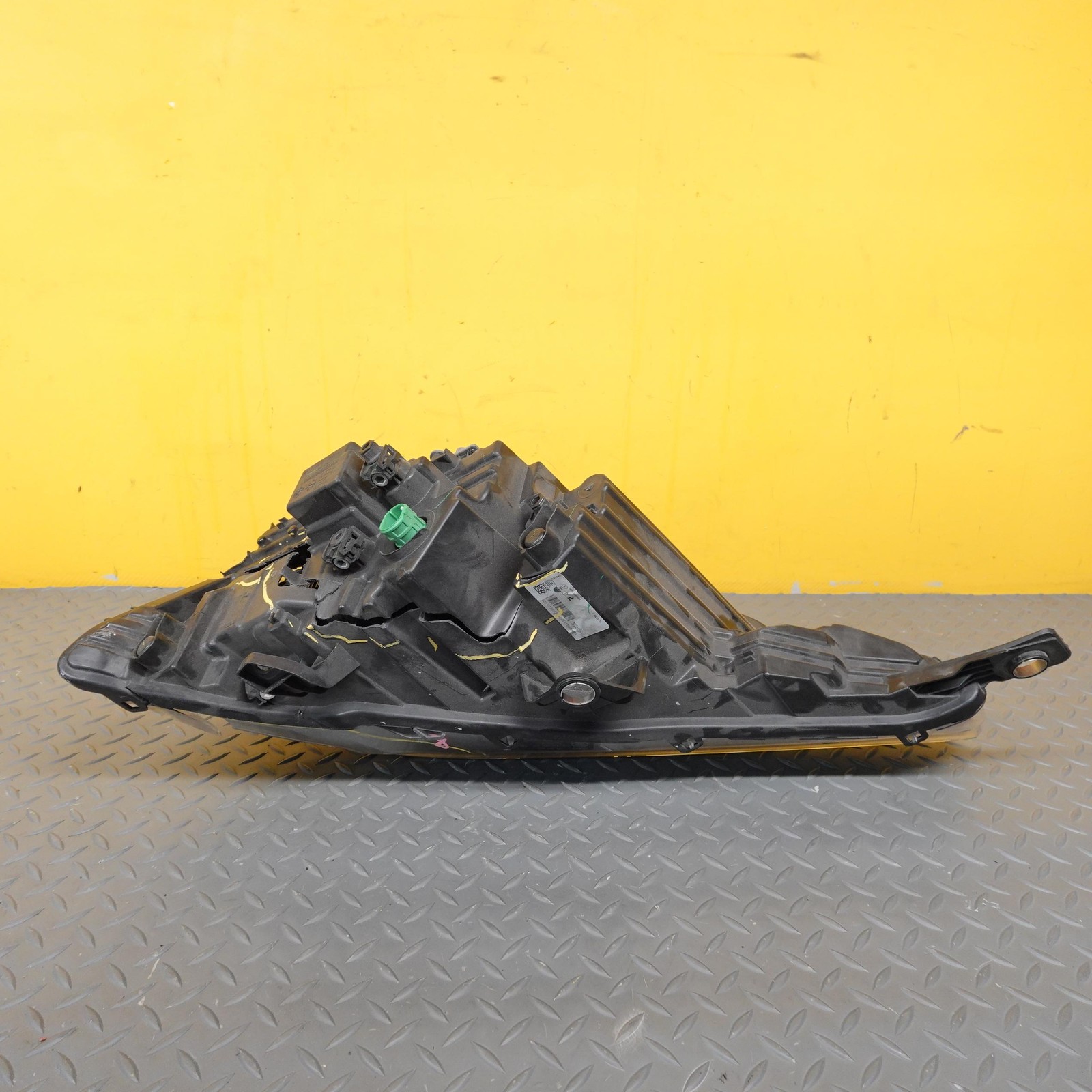 Maserati Levante 2017-2024 Front Right Headlight P/N 06701595380