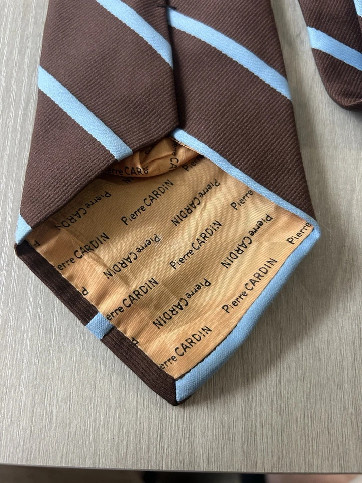 De colección: Corbata Pierre Cardin para hombre, marrón con rayas azules y logotipo, afilada Foto 4 de 4