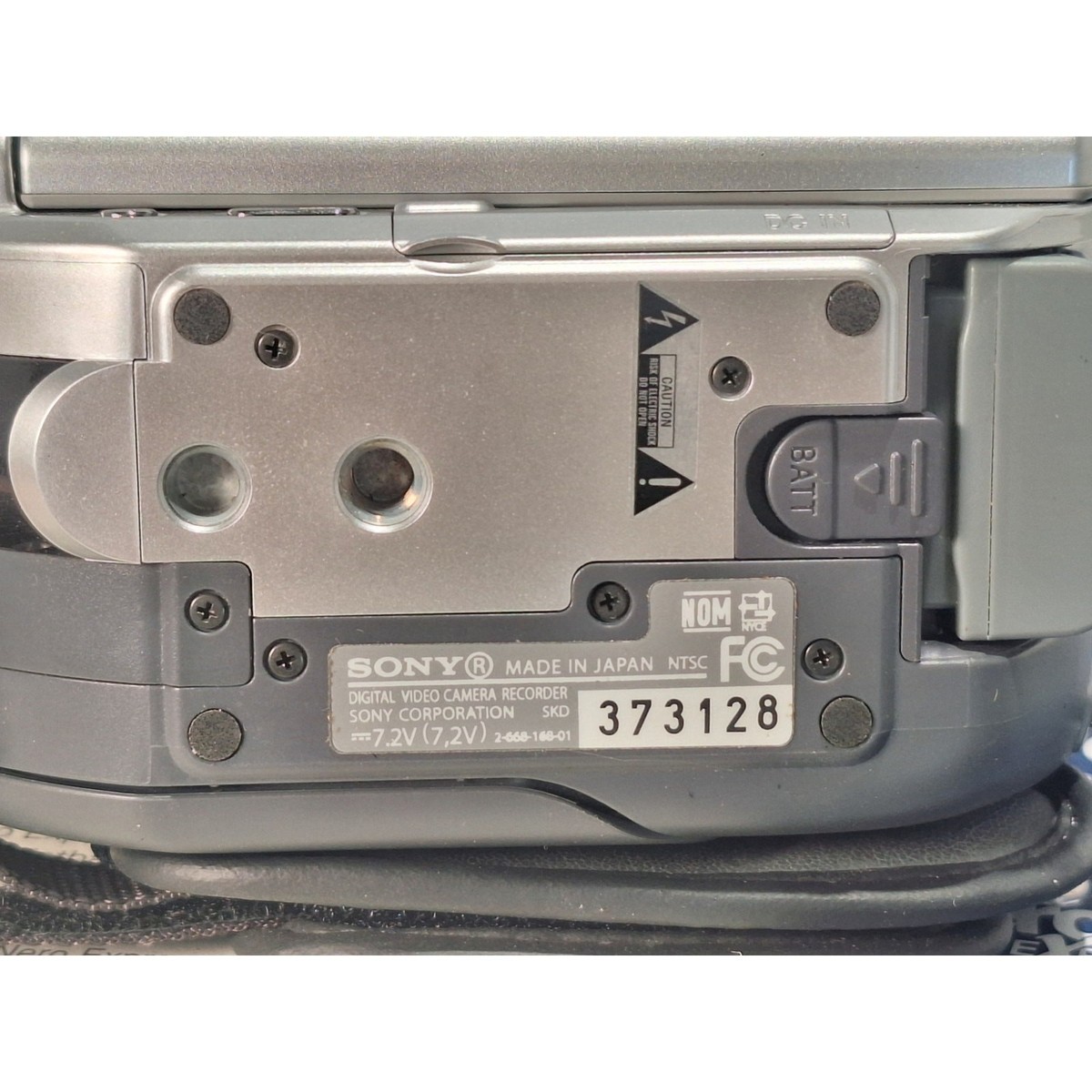 Sony DCR-DVD505 Handycam DVD Camcorder 4MP Tested Remote Kit Zeiss