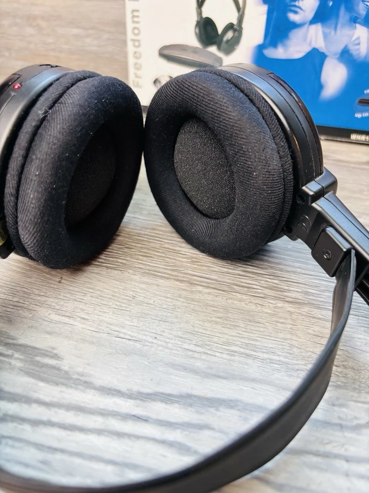 Vintage RCA WHR120RS Stereo Infrared Wireless Headphones - For Parts - Image 4 of 4