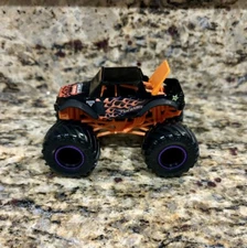 Spin Master Monster Jam Bad Habit Truck New 1:64