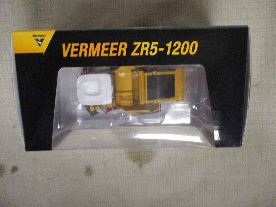 2022 SpecCast Vermeer ZR5-1200 Toy Self Propelled Baler, 1/64 Scale, NIB - Image 3 of 4