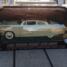 Highway 61 1952 Hudson Hornet Club Coupe 118 Diecast Metal Opening Doors