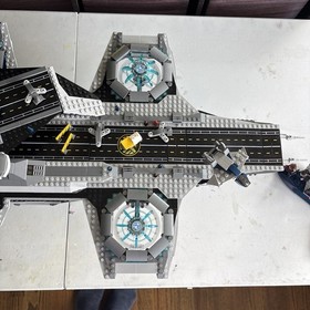 LEGO Marvel: The SHIELD Helicarrier (76042) 100% w/ figs and manual