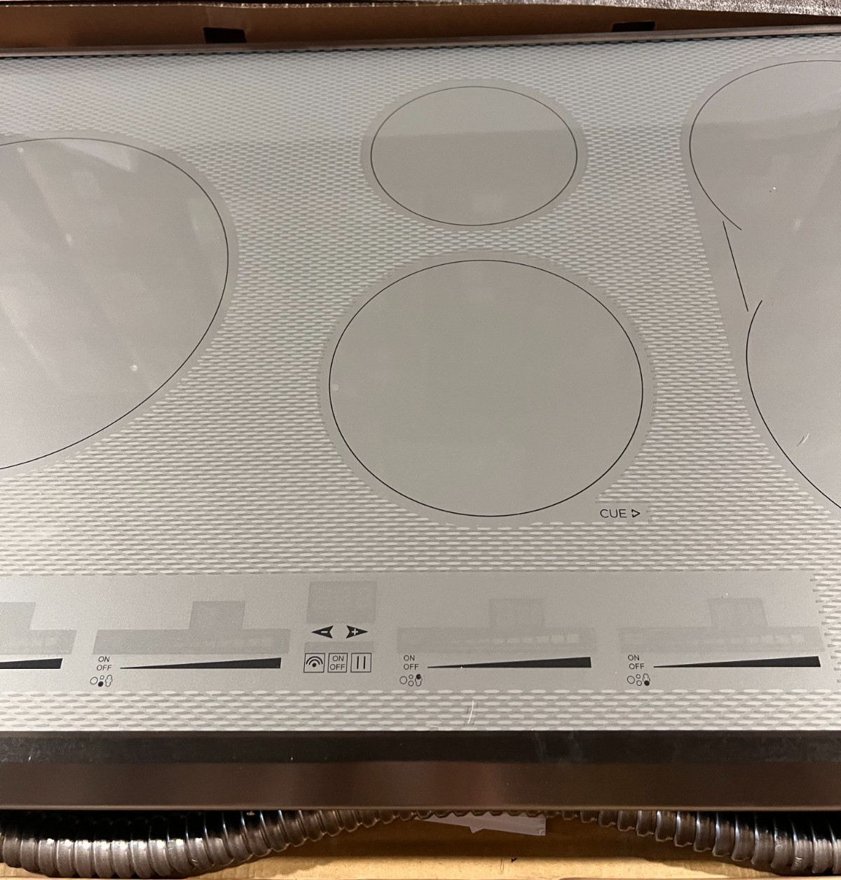 Hestan KICS36MS Induction Cooktop Energy Efficiency 36" METALLIC SILVER New!