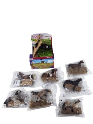 New Lot of 8 Schleich Horses & Enclosure Pinto, Mare, Mustang, Stallion