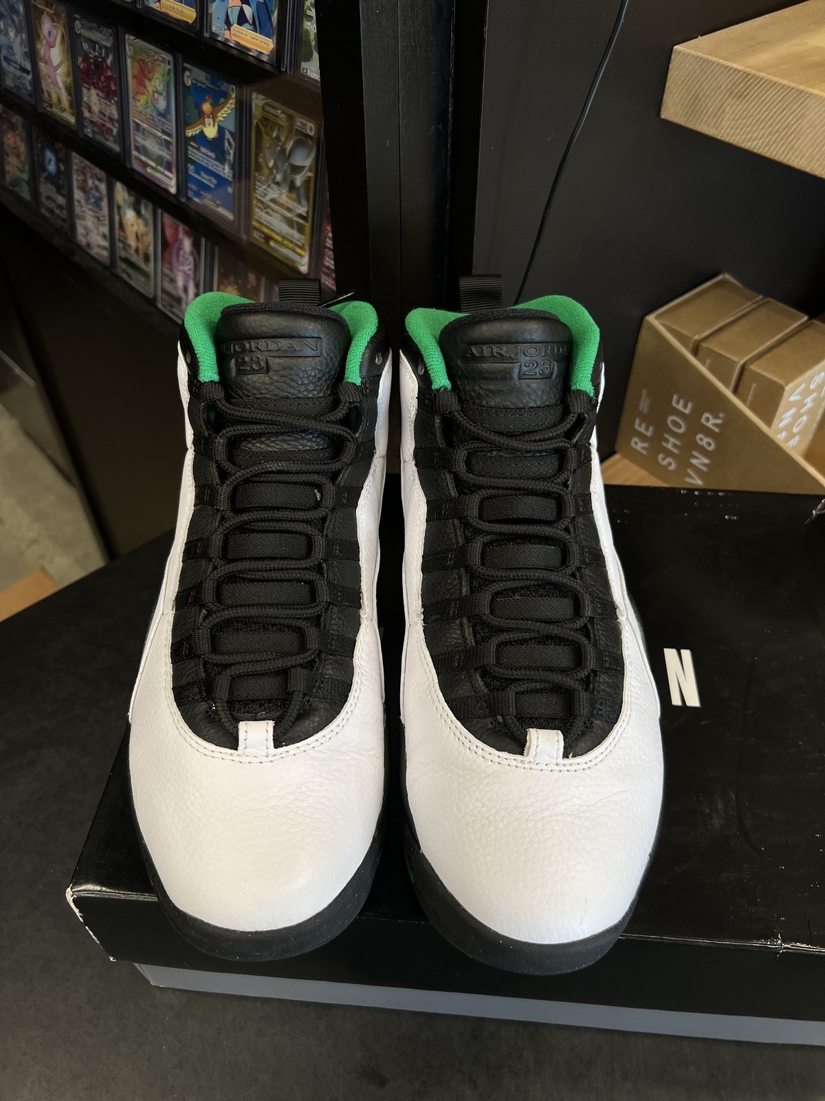 Jordan 10 Retro Seattle Size 10, PREOWNED
