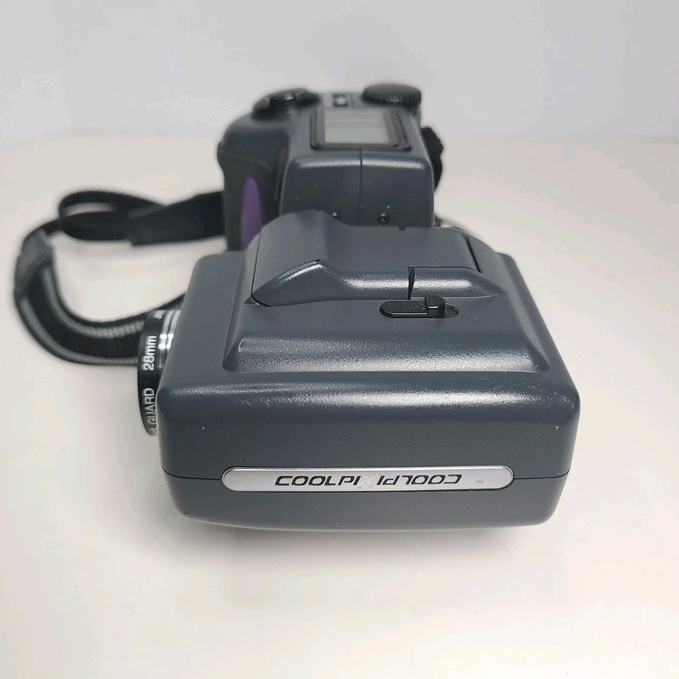 Nikon COOLPIX 995 3.2MP Digital Camera Black With Battery And Memory Card - Image 2 of 4