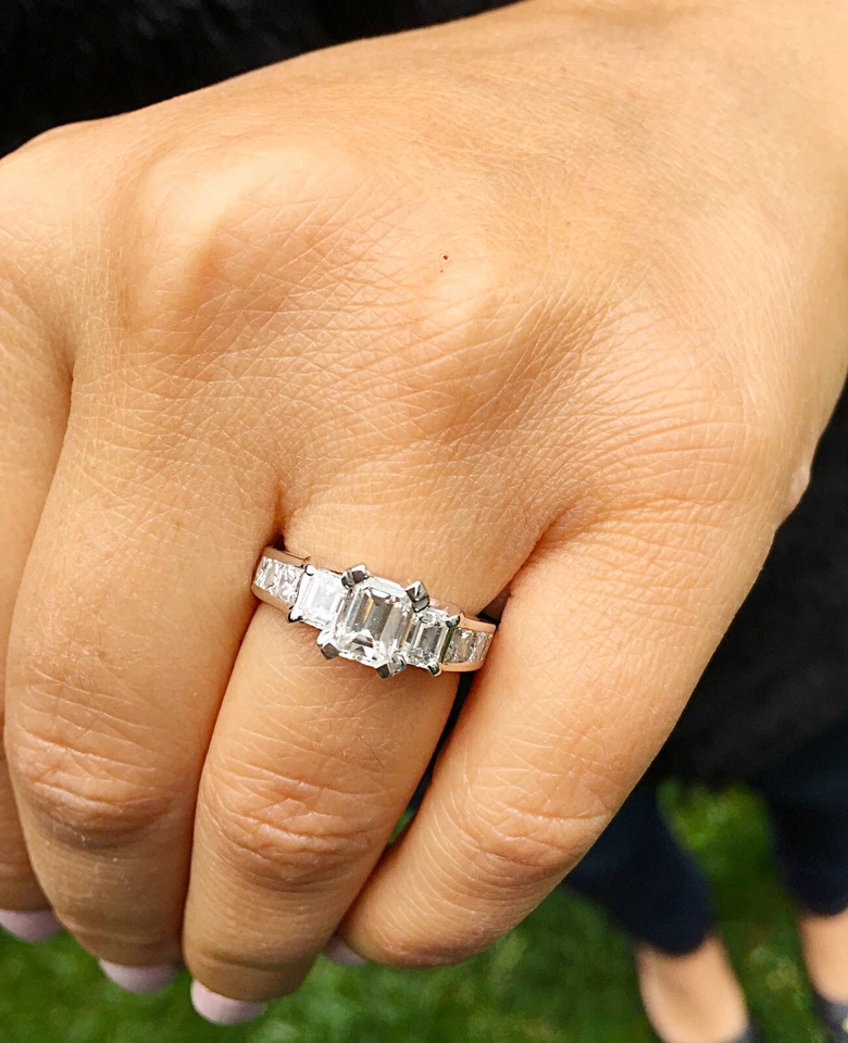 ANILLO DE COMPROMISO ORO BLANCO 14K CORTE ESMERALDA DIAMANTE NATURAL PUNTA NUPCIAL 1,50 CTW Foto 3 de 4