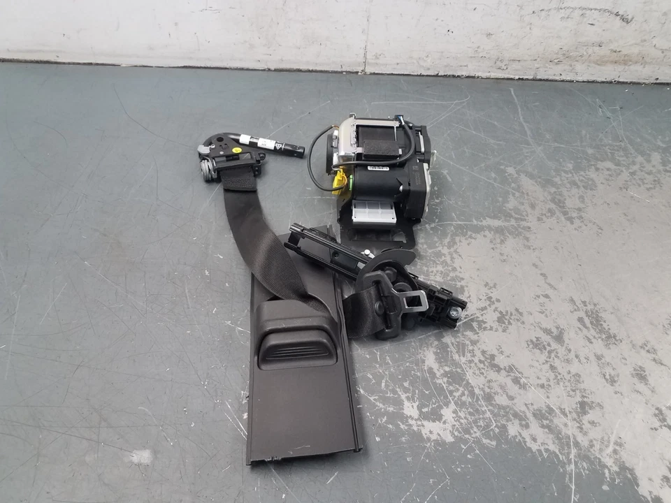 Juego de cinturón de seguridad Mercedes AMG C 63 2020 - bloqueado #2454 A10 Foto 3 de 4