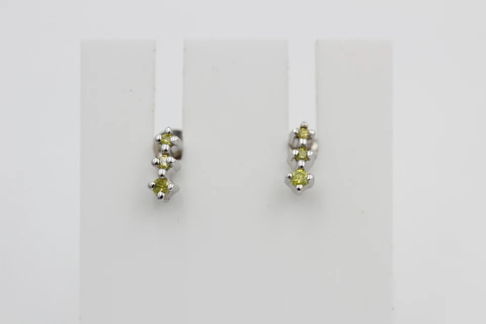 Eleganti Orecchini In Diamante Giallo Da 0,05 Carati In Argento 925 - Immagine 3 di 4