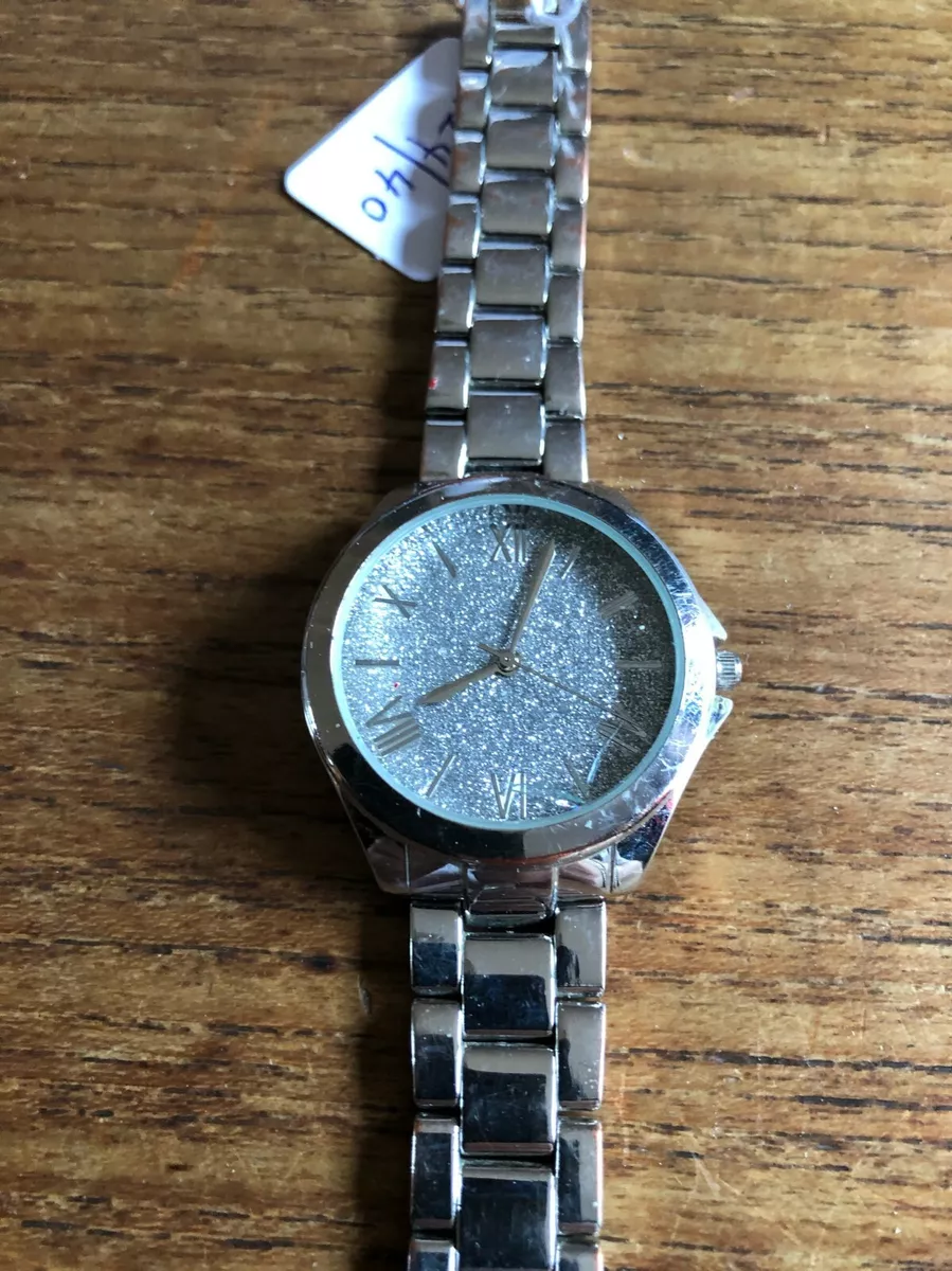Best luxury watch for small deals wrist