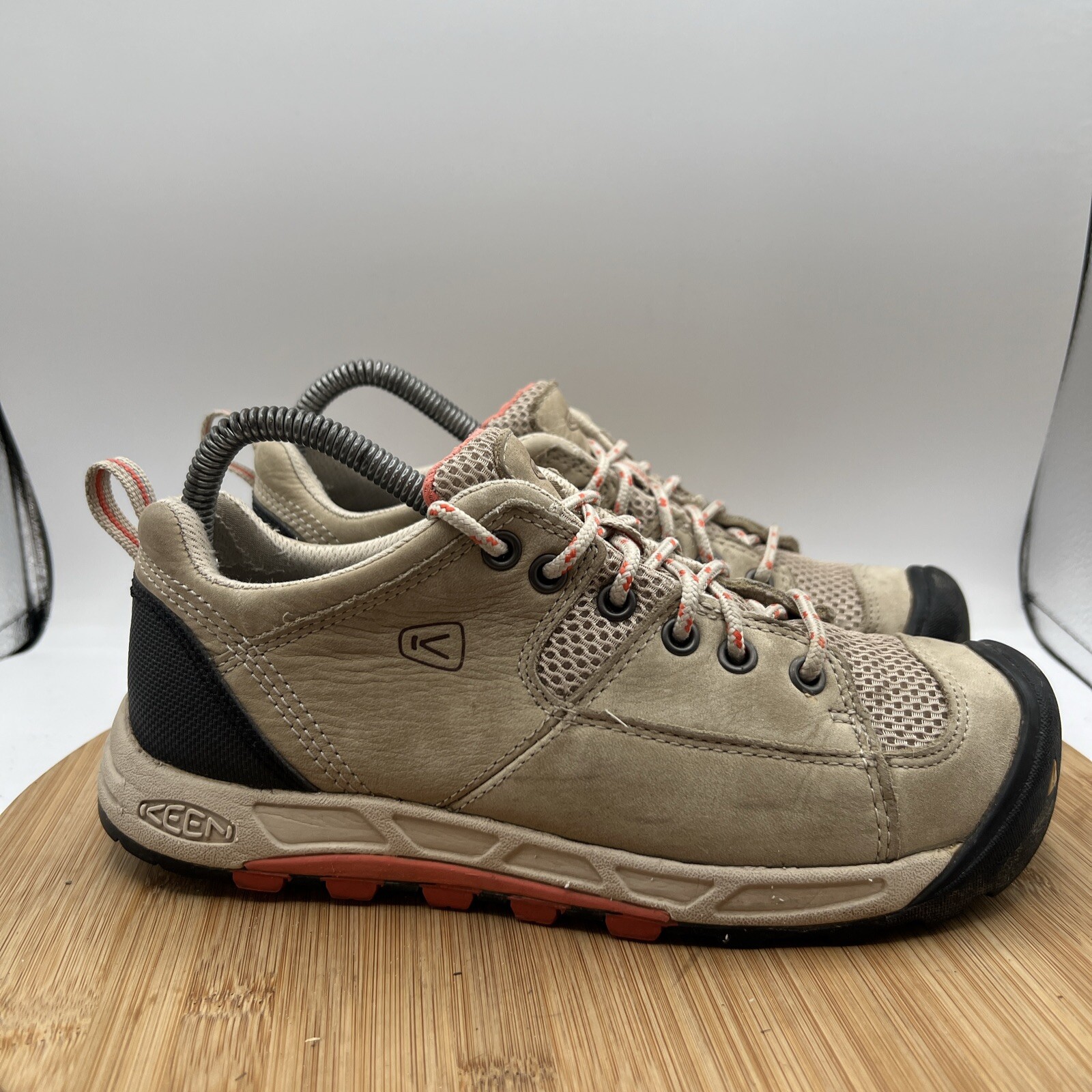 Keen Women's Size 7 Wichita Tan Beige Oxford Trail Hiking Walking Outdoor Shoes