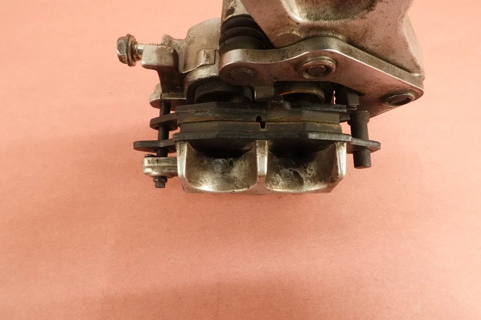 Soporte de montaje de pinza de freno trasero Kawasaki Vulcan 1500 VN1500E 1996-2008 Foto 2 de 4