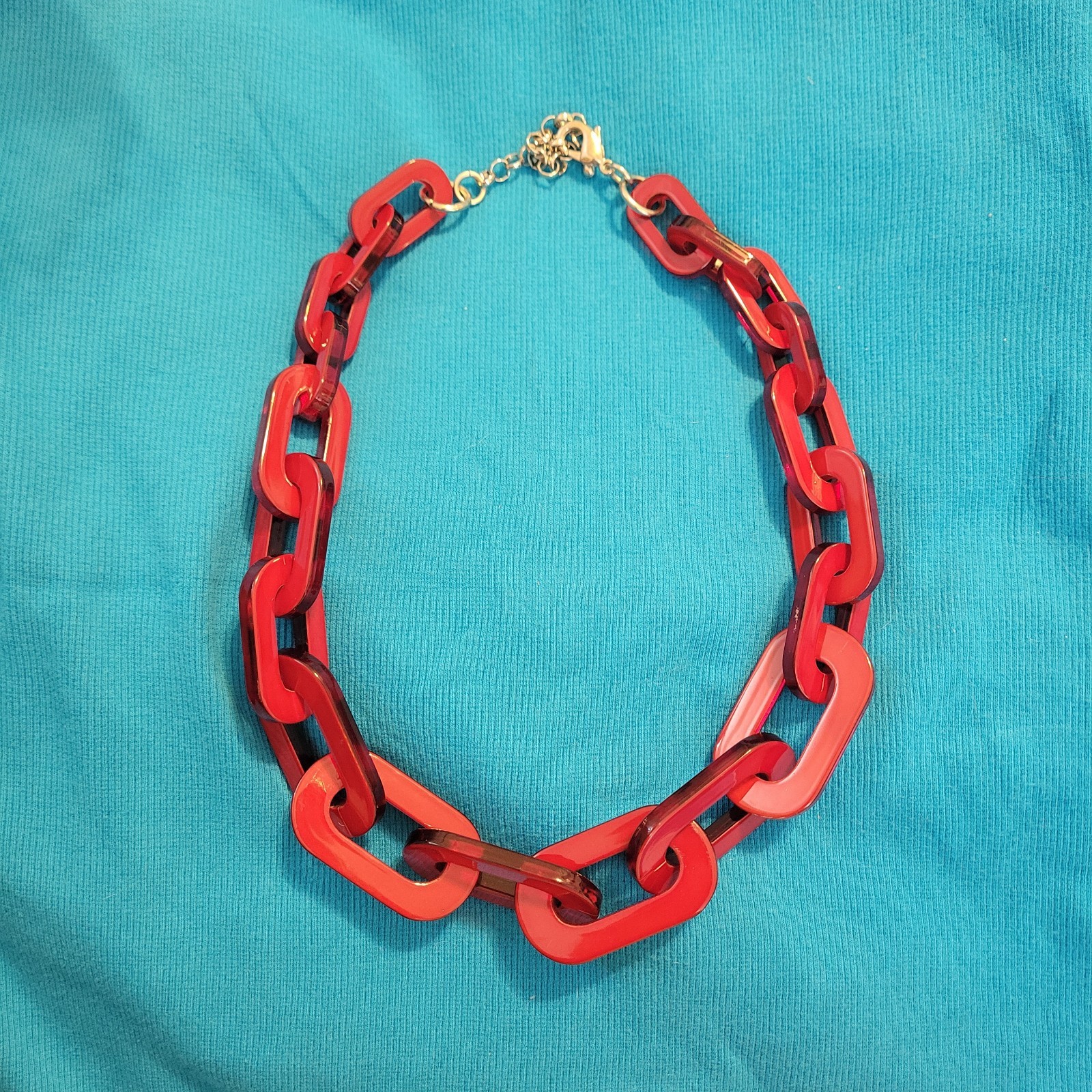 Red Plastic Rectangular Graduated Chain Necklace - image 2