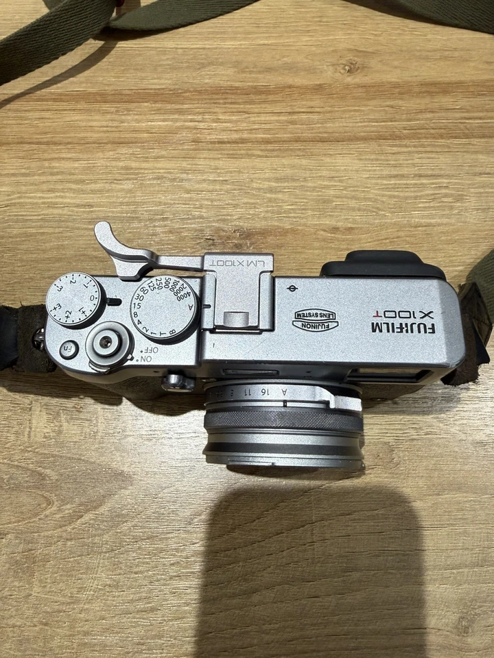 Fujifilm X100T 16.3MP Digital Camera - Silver - good condition  - Image 4 of 4