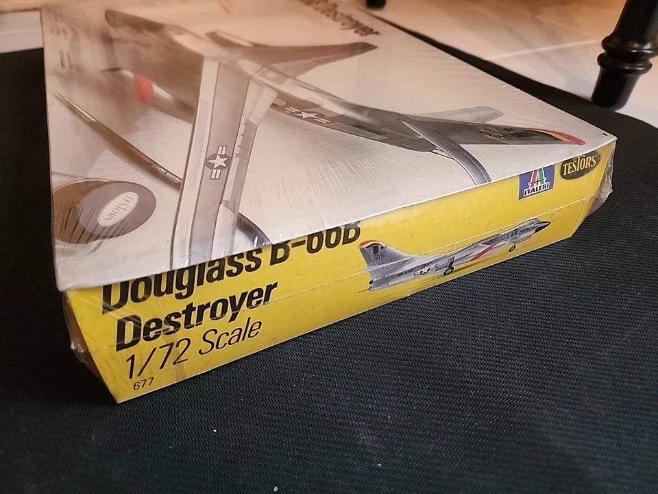 Testors /Italeri Douglas B-66B Destroyer #667 1/72 Scale New in Plastic - Image 2 of 4
