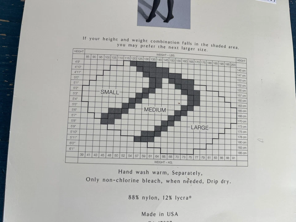 Pantimedias Banana Republic talla mediana control casi opacas negras nuevas Foto 4 de 4