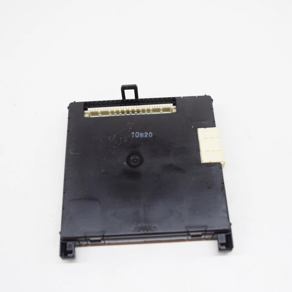 TOYOTA YARIS MK3 XP130 Comfort Control Unit ECU 89221-0D470 1.5 Hybrid 54kw 2015 Foto 4 de 4