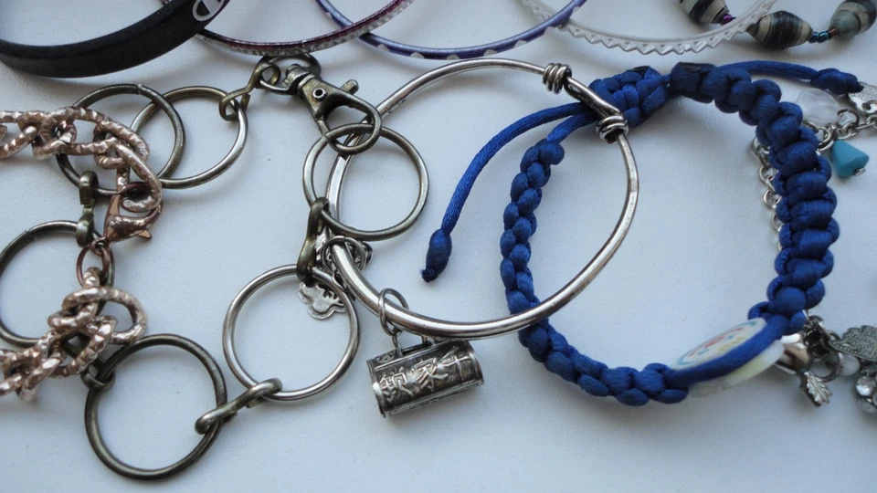 Group Of 15 Vintage Bracelets - Image 3 of 4