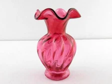Fenton Ruffled Top Cranberry Glass Vase Ridged Design 5.5 Inch Height EXCELLENT