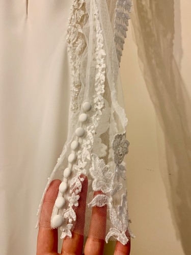 Pronovias mermaid wedding dress with lace & embroidered back, sleeves and train - Picture 9 of 14