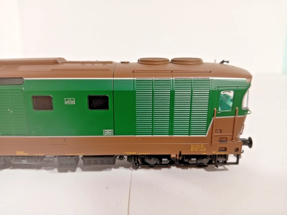 OSKAR 1124 Locomotiva diesel elettrica FS D. 445 1025 (vetri curvi) Ep.IV - Immagine 3 di 4