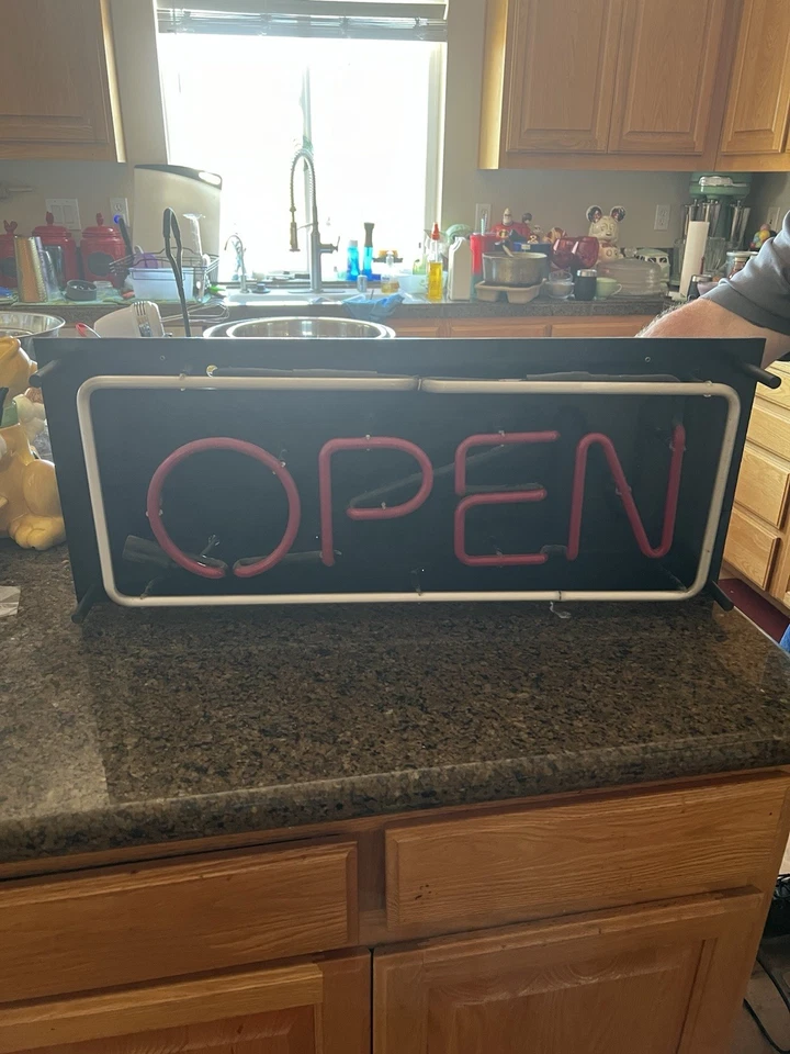 Placa aberta de neon vintage neon super brilhante. Funciona muito bem. Fotos em ótimo estado veja - Imagem 4 de 4