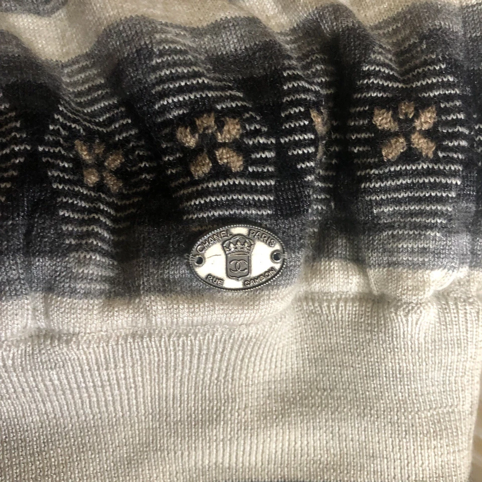 Chanel Cachemira Seda Cuentas Cuello en V Suéter 40 Foto 2 de 4