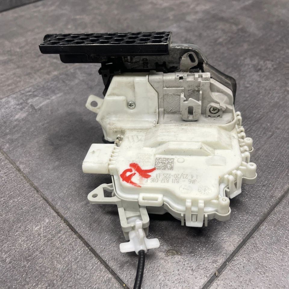 Cerradura puerta delantera derecha OEM 2015-2023 PORSCHE MACAN 8J1837016F Foto 4 de 4