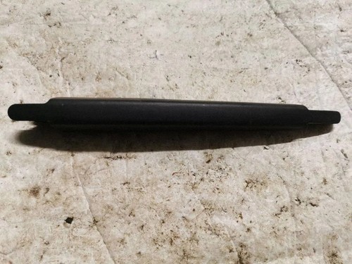 Rear wiper blade arm
