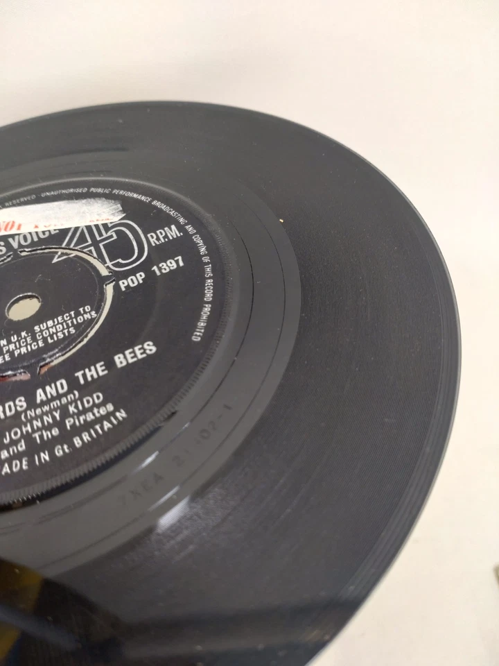 JOHNNY KIDD - THE BIRDS AND THE BEES - 1965 7" Vinyl HMV FACTORY SAMPLE  - Image 3 of 4
