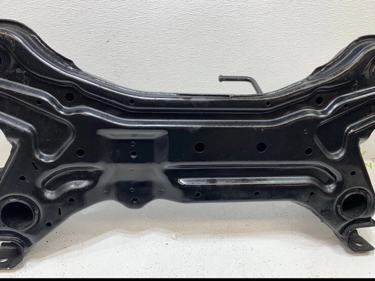 Base de subchasis travesaño delantero Mitsubishi Eclipse 2007-2009 original OEM V6 6c Foto 4 de 4