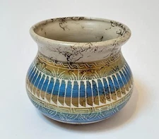 NATIVE AMERICAN NAVAJO ETCHED HORSE HAIR POTTERY POT SIGNED C. SMITH