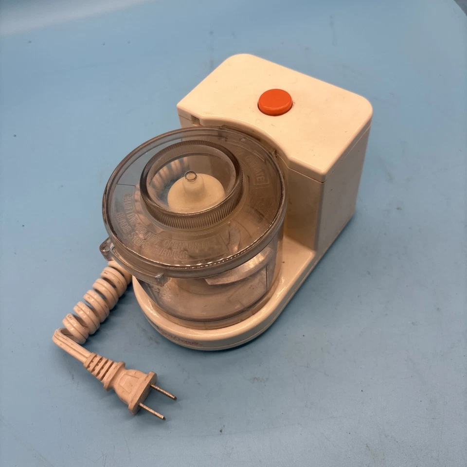 VINTAGE Black & Decker Small Handy Chopper Mincer HC20 Tiny Food Processor - Image 2 of 4