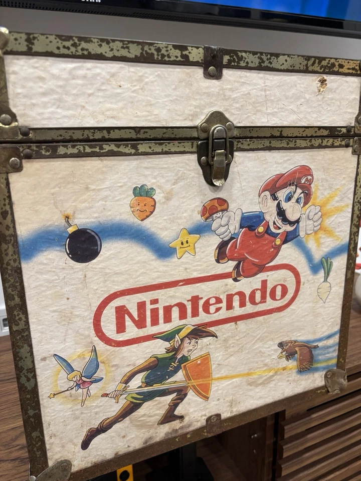 Vintage 1980s Nintendo Super Mario/Zelda Wooden Chest - Image 3 of 4