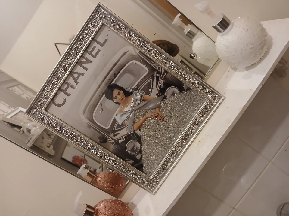 Cubierta de revista de moda para dama de 8x12" años 50 negro blanco plata estampado y marco Foto 2 de 4