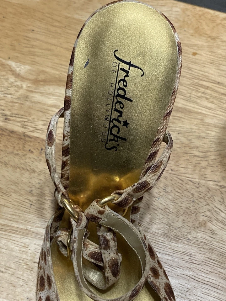 Fredericks Of Hollywood Leopart Print Size 8.5 Pointed Toe High Heel Pump Animal - Image 4 of 4