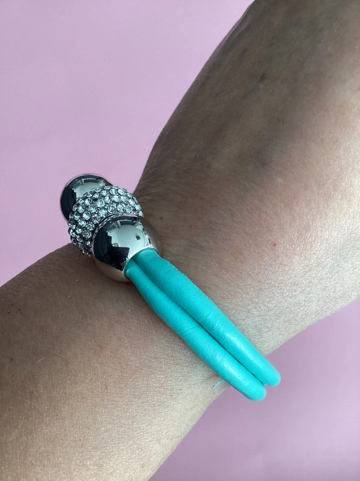 2-reihiges Armband/Kunstleder 3 silberne Kugeln (1 Kugel mit Strass)/grün/neu - Bild 3 von 4