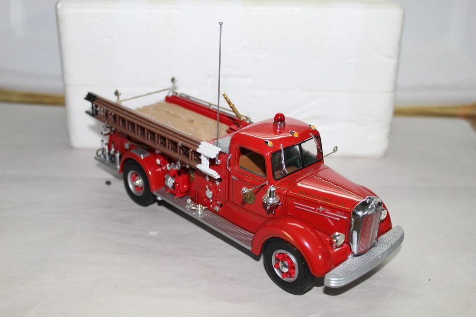 FIRST GEAR Mack L Model Pumper Bethpage, New York Fire Department Engine - Image 4 of 4