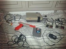 Nintendo entertainment system NES 2 controllers, zapper, game, FULLY WORKING