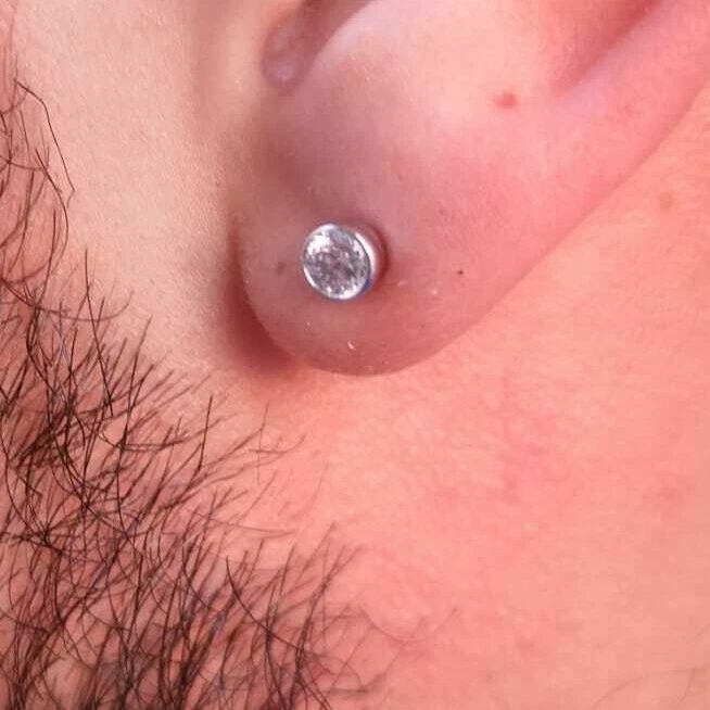 ORECCHINI PUNTI LUCE SOLITARIO 4 MILLIMETRI IN ARGENTO 925 RODIATO IN ORO BIANCO - Immagine 3 di 4