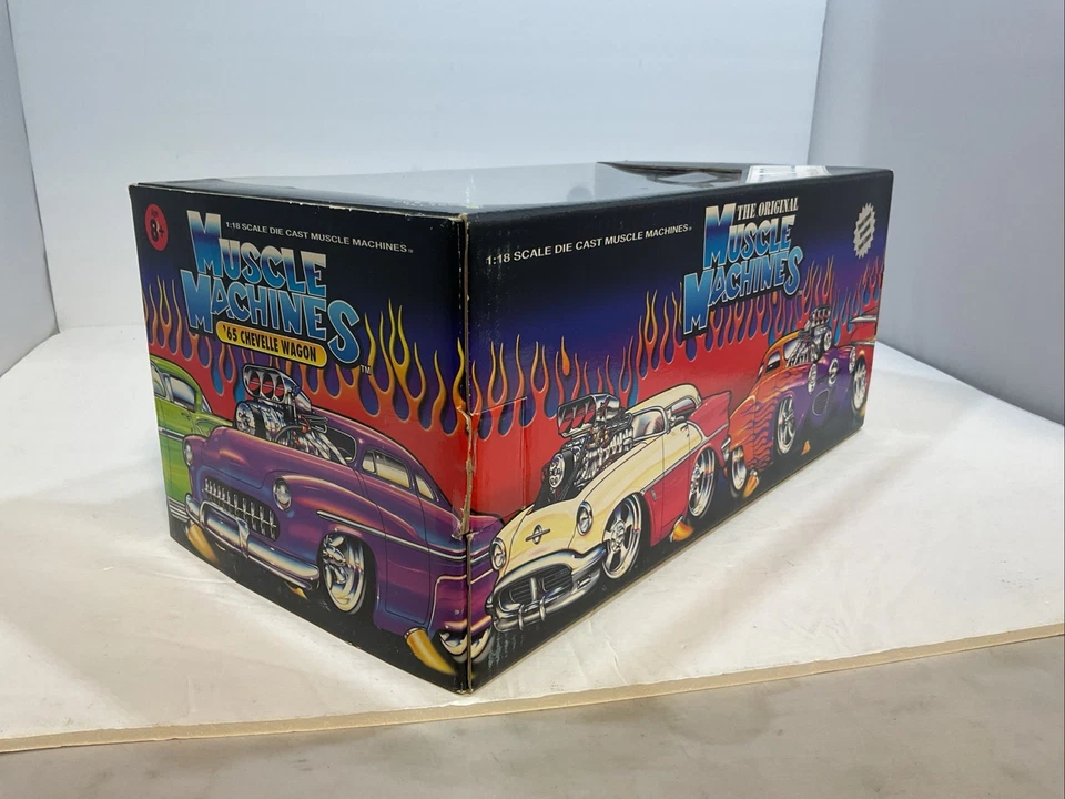 Muscle Machine 1/18 Chevrolet 1965 Chevelle Wagon Red Diecast Model Car - Image 3 of 4