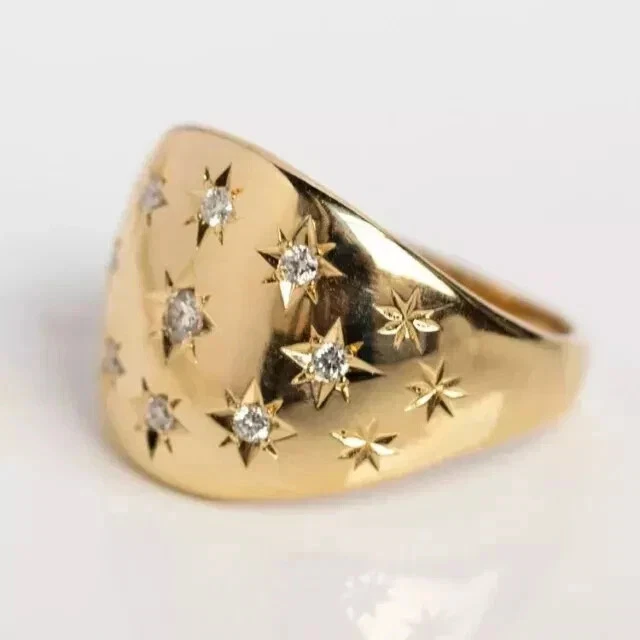 Anillo Cúpula Con Estrella Redonda 1.09CT Diamante Creado en Laboratorio 14K Anillo Chapado en Oro Amarillo Foto 2 de 4