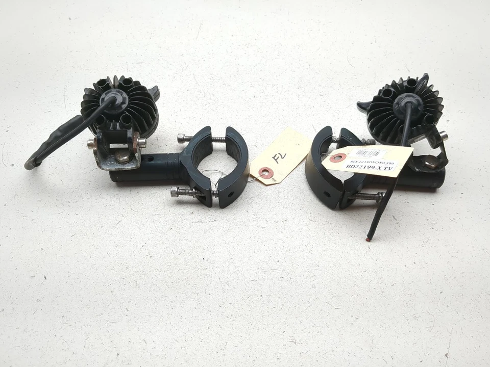 Juego de luces antiniebla de posición delantera 21-23 Benelli Leoncino 500 VAZESWIN par con soportes Foto 3 de 4