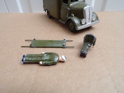 POLITOYS 8 - Bedford RL ambulance militaire avec boite