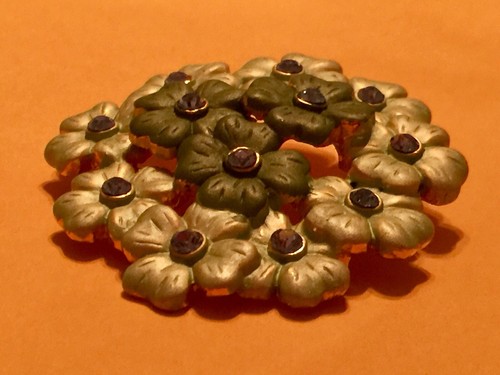 Vintage 1950’s Gold Tone Green Floral Brooch With Blue Crystal Centers - Picture 7 of 12